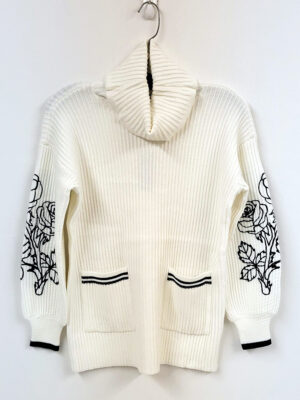 Chandail CyC 222-4059 en tricot doux et confortable avec broderies couleur blanc cassé