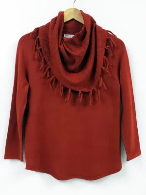 CyC 222-4094 sweater in a soft and light knit with a large pointelle textured drop collar and fringes rust
