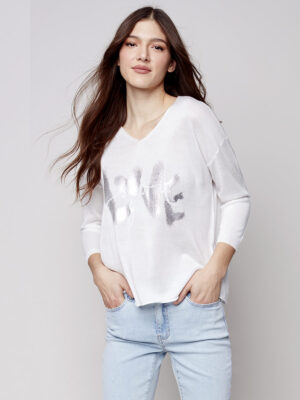 Chandail Charlie B C2506S-831A en tricot léger et doux imprimé Love You blanc