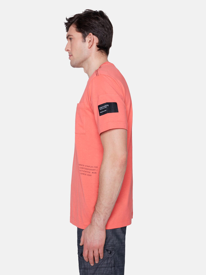T-shirt Projek Raw 142709 manches courtes en coton imprimé avec une poche couleur papaye