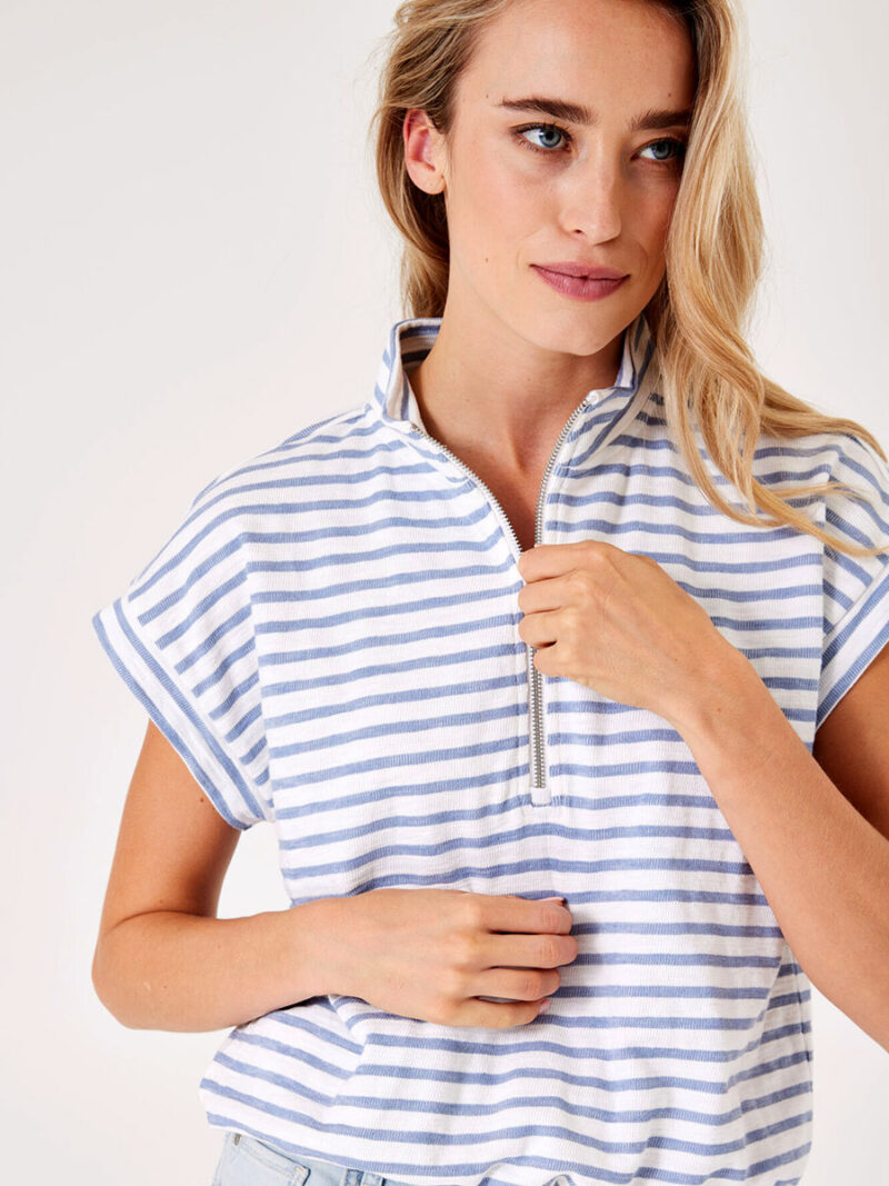 Garcia top C30061 short sleeves with blue stripes and zip collar