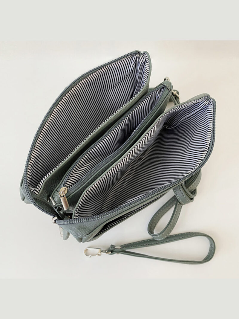 Caracol 7012 soft handbag with 3 pockets inside