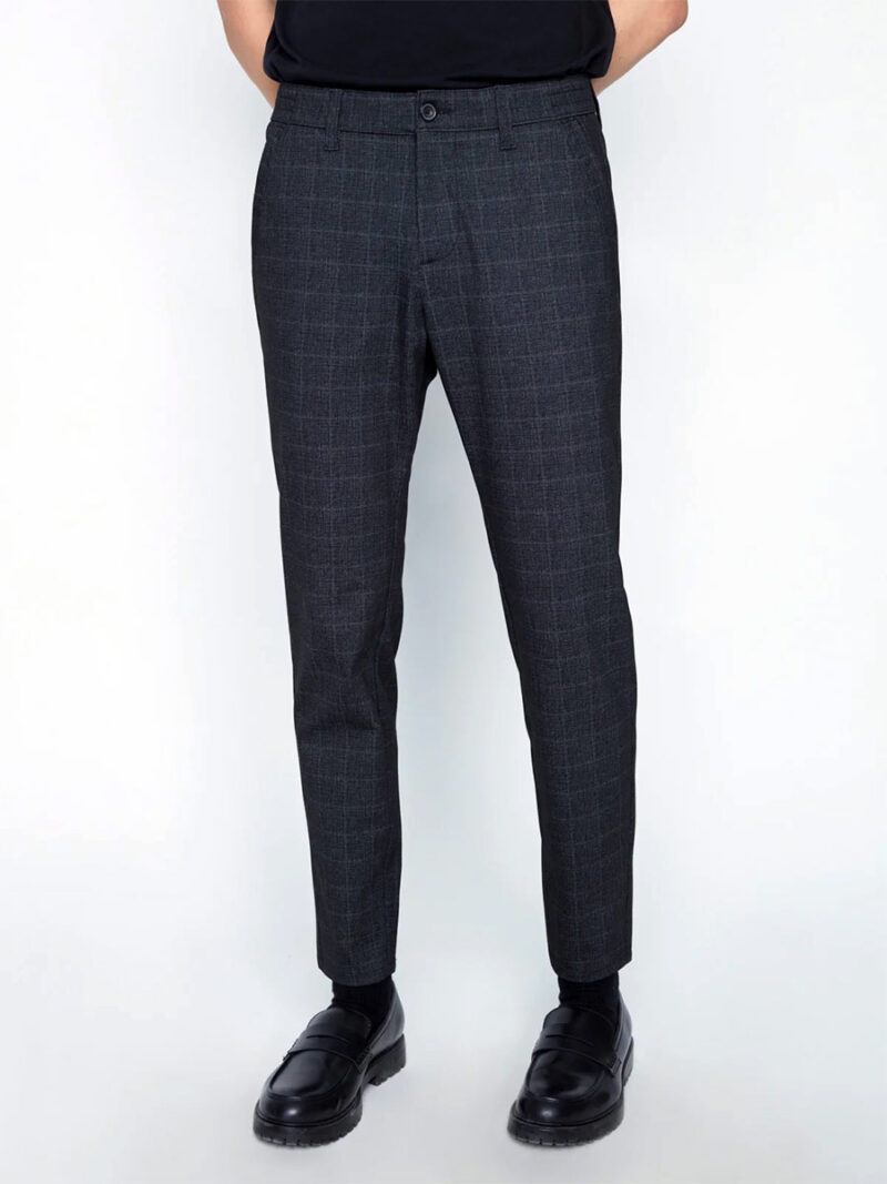 Projek Raw 143121 pants with stretchy and comfortable in black check print