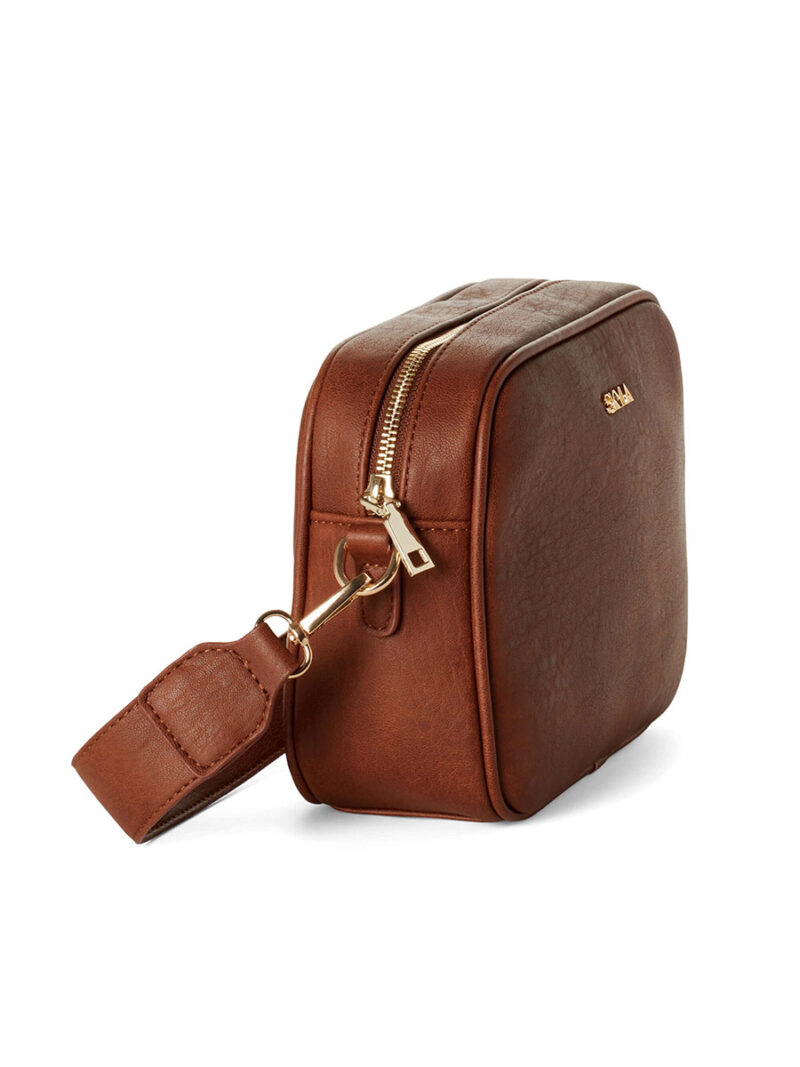 Skyla Alicia shoulder bag with adjustable strap in cognac color
